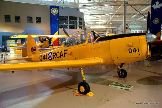 جاذبه گردشگری تورنتو | موزه هواپیماهای جنگی کانادا